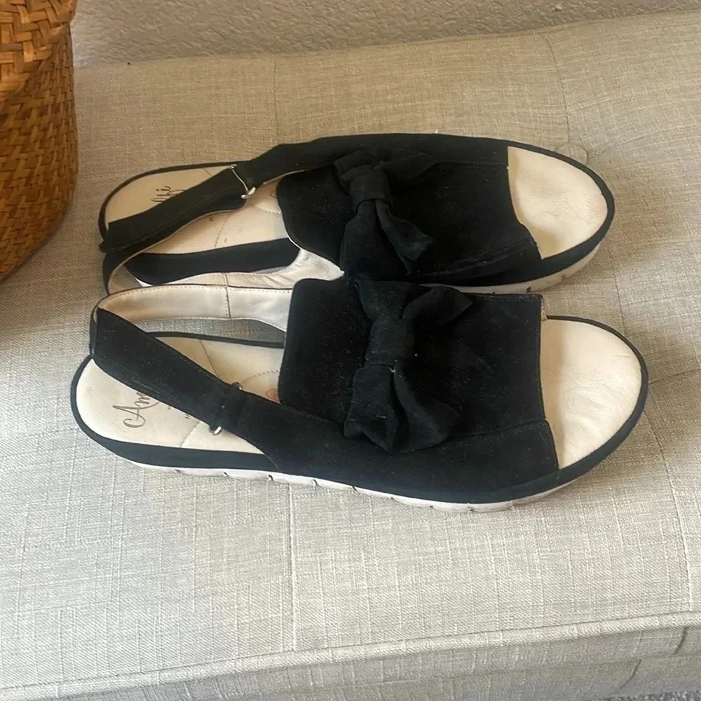 Amalfi by Rangoni black leather platform sandals 10.5 M